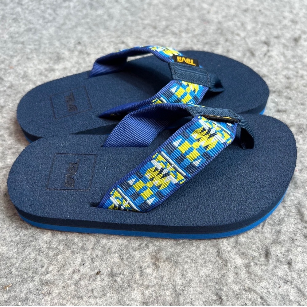Teva Kids Flip Flops Blue Yellow Geometric Pattern Sandals Thong Shoes Boys 11 - Picture 3 of 5